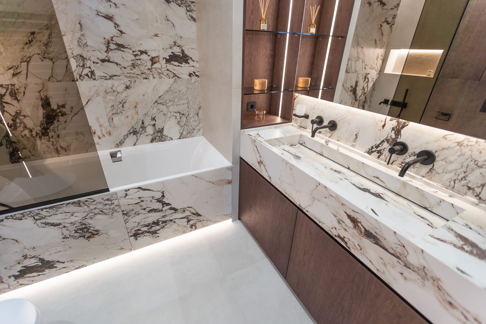 An elegant bathroom finished in marble and wood